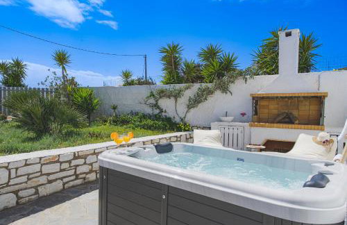 Irini's B & W house with jacuzzi - Photo 1