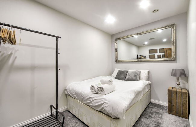 St Stephen Street Apartment - Photo 5