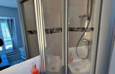 Paris 17ème - STUDIO compact 10m2 -110 sqf - coeur BATIGNOLLES - ideal SOLO traveler - Foto 14