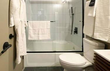 Luxury Warehouse District Condo - Foto 20