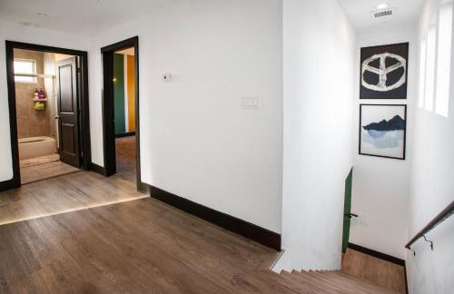 Spacious Luxury Villas in the heart of LA! Free parking and Jacuzzi - Photo 26