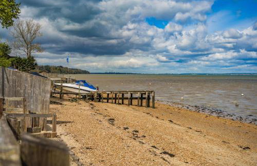 Stone's Throw Away from the English Channel! -Family and Dog Friendly - Foto 26