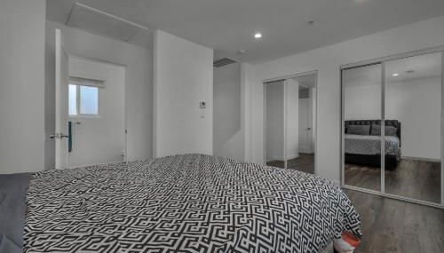 Modern 2 Levels One-Bedroom Retreat in central Location in Hollywood - Foto 4