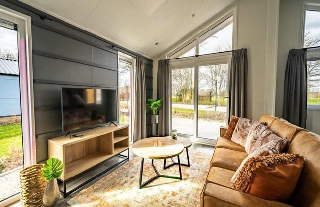Waterfront Chalet for 6 in Kampen - Photo 7