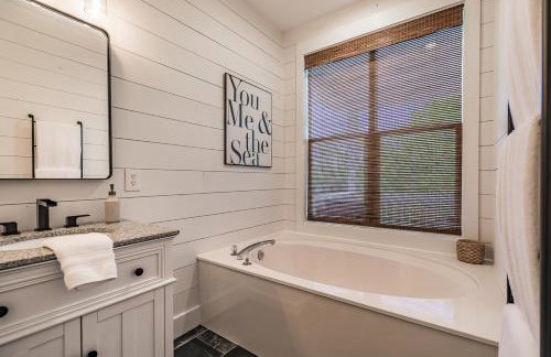 New Listing! Walking distance to Marina. - Foto 34