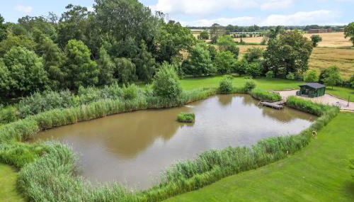 Cottage In Norfolk Sleeps 23 - Private Pool, Fishing Lake, Hot Tub Ref 99008Sc - Foto 4