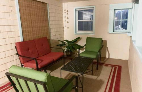 Newly Renovated 2 BR downtown Apt, family getaway. - Foto 28