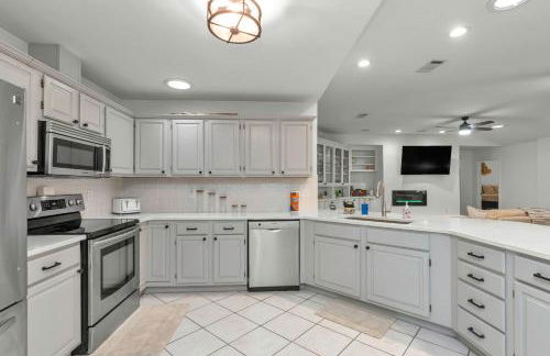 Boat House - Steps to Boat Ramp, Grill & 1 Mile to Beach - Foto 6