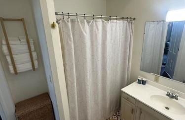 Boutique One Bedroom Apartment - Photo 5