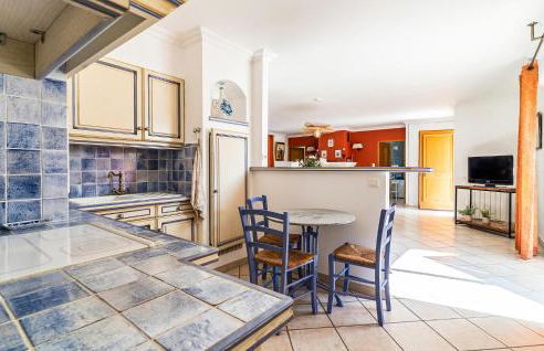 2 Bedroom Amazing Home In Noves - Foto 8