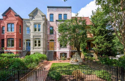 Private DC Retreat on Iconic East Capitol St - Photo 5