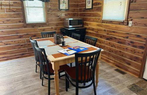 Deluxe Cabin #20 with Hot Tub on Patoka Lake in Southern Indiana - Foto 8