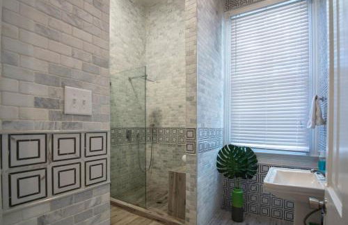 Best Location! 4 BR! Next to French QT by YouRent - Foto 83