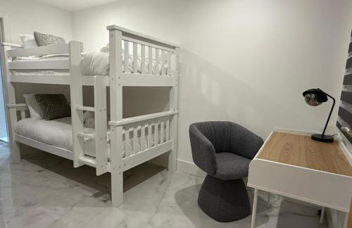 Large Luxury 5BDR Home 2 Bath and Free Parking - Foto 10