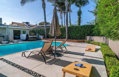 Modern Pool house with hot tub and relaxing backyard - Foto 37