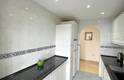 Beach Retreat 2 BR Apartment - Photo 9