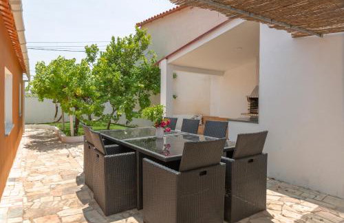 Family-Friendly Villa with Private Pool & Rooftop Oasis - Foto 1