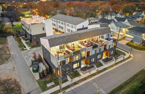 Private Home with Rooftop Game Room near Downtown - Foto 75