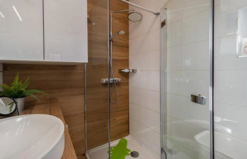 3 Bedroom Beautiful Apartment In Susanj - Photo 21