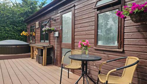 The Woodland Lodge - Wood Fired Hot Tub and Firepit - Foto 4