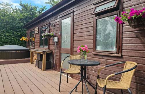 The Woodland Lodge - Wood Fired Hot Tub and Firepit - Foto 4