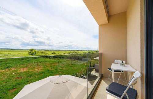 Mediterranes und modernes Apartment mit Jacuzzi, Waschmaschine, Grill - Photo 35