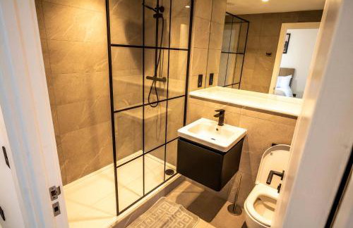 Fabulous 2 Bedroom Apartment in Central Manchester - Photo 19