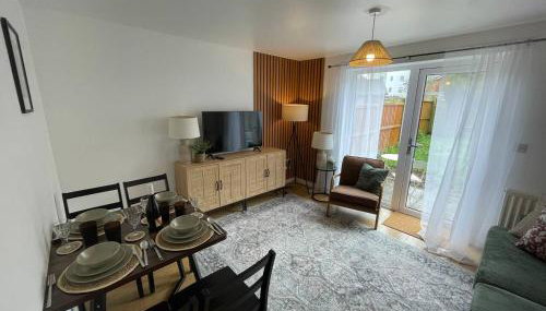 Ashford 4-Bed Townhouse with Garden and Parking - Foto 2