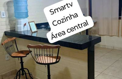 Flat de 2 quartos com AR na área central de GV com conzinha completa-garagem-wifi-Bom p grupos ou familias ou empresas - Foto 1