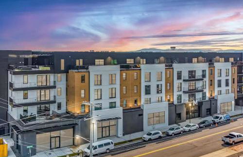 Nashville Oasis at The Muse Modern 2BR with Balcony Rooftop Views - Foto 2