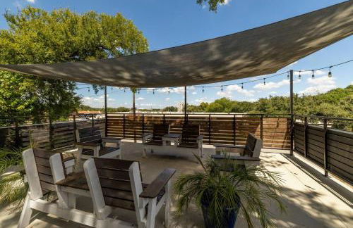 World Cup Group Stay w/ Covered Terrace - Foto 1