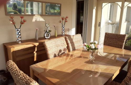 Gîte "Au P'tit Tourois" de plain-pied tout confort avec véranda proche d'Omaha Beach et de Bayeux accueillant les animaux - Foto 2