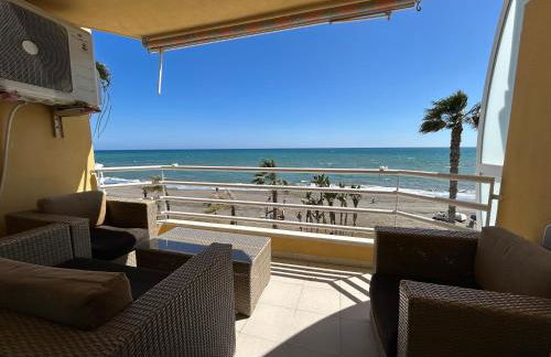 APARTAMENTO FRENTE AL MAR,PRIMERA LINEA DE PLAYA - Photo 2