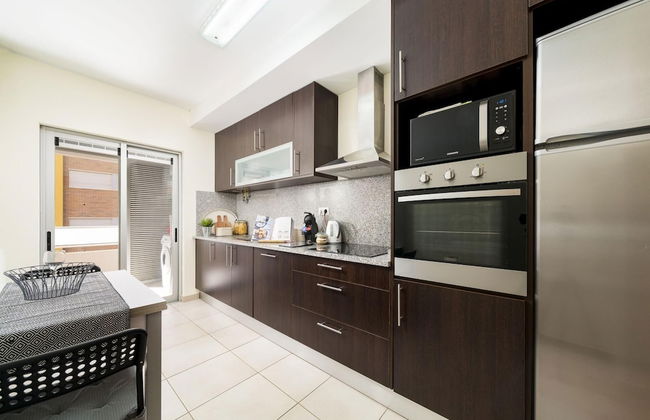 T1 Varandas Forte Piscina Ar Cond Garagem - Foto 2