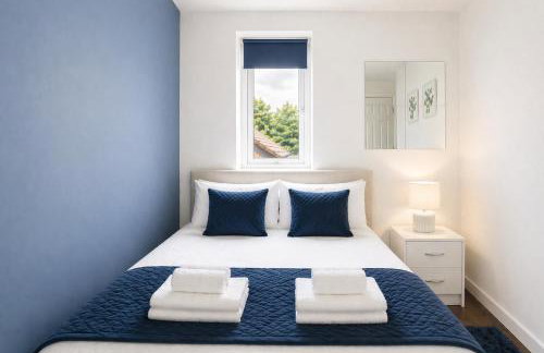 Modern 2 Bedroom House with Parking - Photo 42