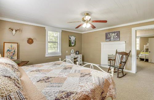 2 Mi to Lake Lineville Farmhouse with Fire Pit - Foto 13