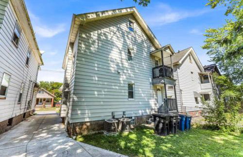 Bright 2BR South Hills - Old Brooklyn Home - Foto 15