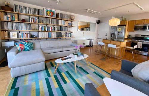 Stylish NOPA Penthouse, Remote Work Friendly - Foto 1