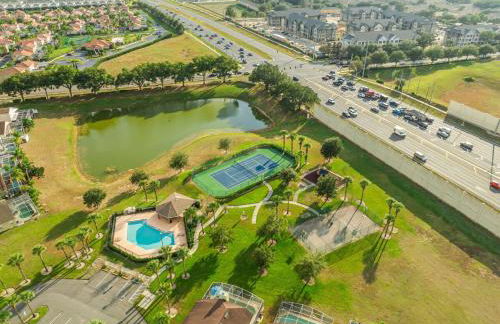 Disney-Close Lakefront Renovated 4BR Pool - Foto 29