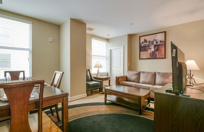 Bluebird Suites near AutoZone Park - Foto 29