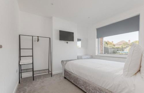 Delightful family home with parking, 8 minutes to beach - Foto 5