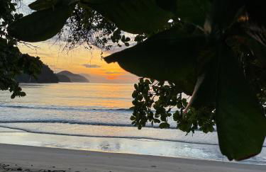 Apartamento com vista pro mar no Centro de Ubatuba - com estacionamento 2 quartos e cozinha completa - Foto 14