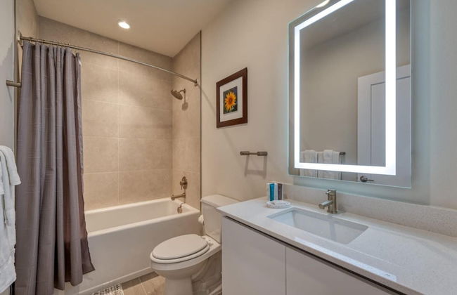 Spacious New Modern Retreat - Foto 13