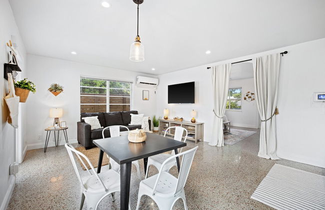 Modern Downtown Bungalow - Foto 10