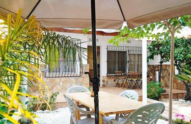 Cozy house next to a cove on the beach - Photo 5