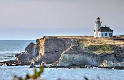 Cliffside Lighthouse Beach Home with Ocean View - Foto 3