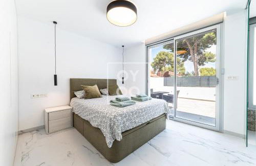 Villa Coral, chic coastal design, saltwater pool - by OYOOSTAYS - Foto 25