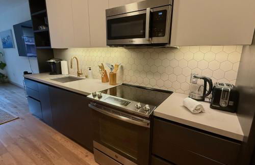 Hollywood Luxury Retreat I Pool Views I Jacuzzi I Fitness Center I Free Parking! - Foto 8