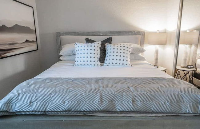 New Listing! Stylish 4 Bdrm W/pool and Game Room - Foto 12