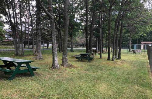 Modern Home near Lake w HotTub, Game Room, Fireplace - Foto 31